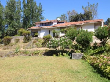 Maisons de campagne 9 Chambres à Lousa