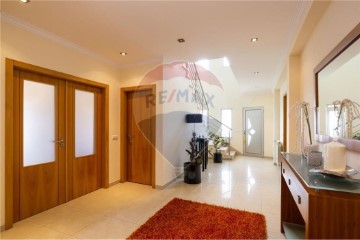 House 6 Bedrooms in Pombal