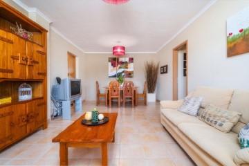 Apartment 4 Bedrooms in Quelfes