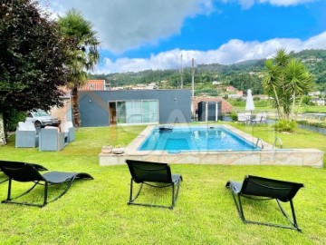 House 2 Bedrooms in Couto