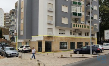 Commercial premises in Laranjeiro e Feijó
