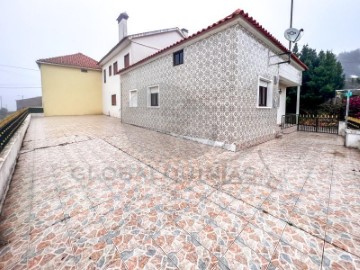 House 3 Bedrooms in Carvalhal Benfeito