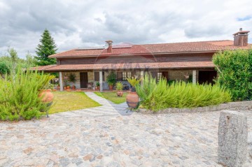 Country homes 3 Bedrooms in St.Tirso, Couto (S.Cristina e S.Miguel) e Burgães