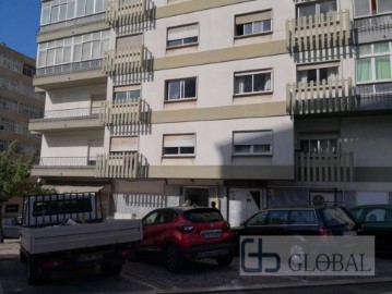 Apartamento 2 Quartos em Almargem do Bispo, Pêro Pinheiro e Montelavar