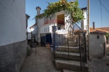 House 6 Bedrooms in Távora e Pereiro