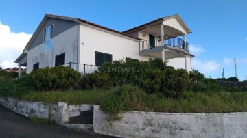 House 4 Bedrooms in Lajes das Flores