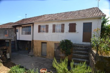 House 3 Bedrooms in Vila Maior