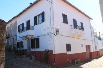 House 4 Bedrooms in Aranhas
