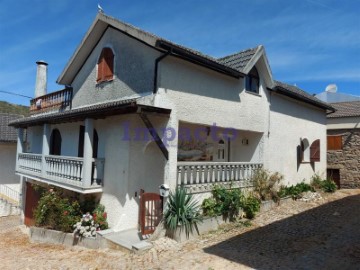 House 5 Bedrooms in Chosendo