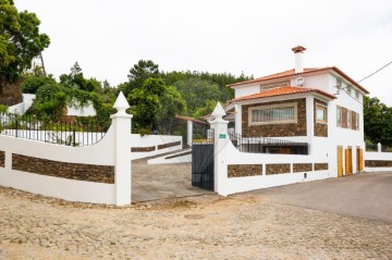 House 4 Bedrooms in Castanheira de Pêra e Coentral