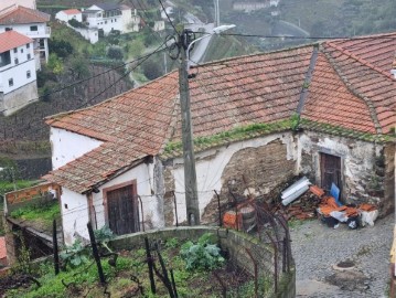 House 4 Bedrooms in Alvações do Corgo