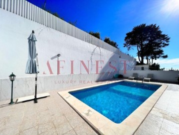 House 6 Bedrooms in Carcavelos e Parede