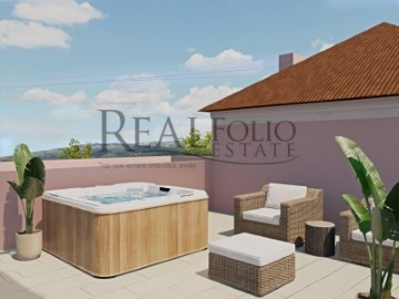 House 3 Bedrooms in Queluz e Belas