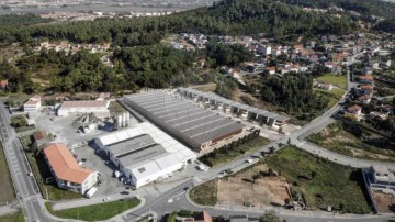 Bâtiment industriel / entrepôt à Vila Nova de Anha