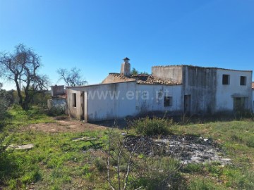 Moradia  em Santa Bárbara de Nexe