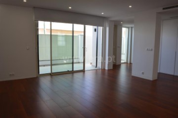 House 3 Bedrooms in Carcavelos e Parede