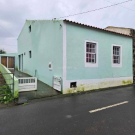 House 4 Bedrooms in São Mateus