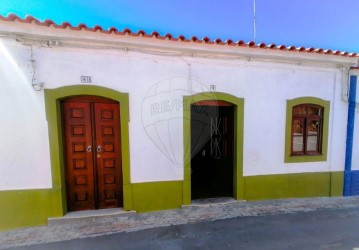 House 3 Bedrooms in Ourique