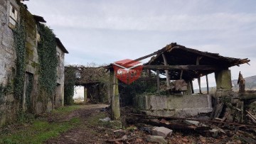 Quintas e casas rústicas em Águas Santas e Moure