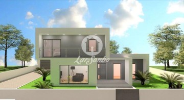 House 4 Bedrooms in Balazar