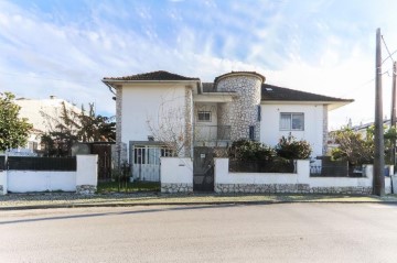 Maison 3 Chambres à Charneca de Caparica e Sobreda