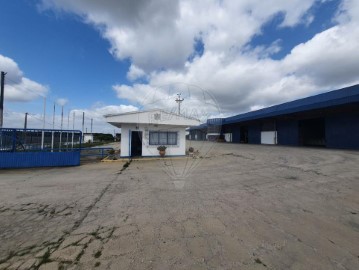 Industrial building / warehouse in Pegões