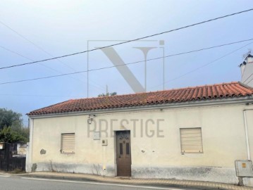 House 3 Bedrooms in Taveiro, Ameal e Arzila