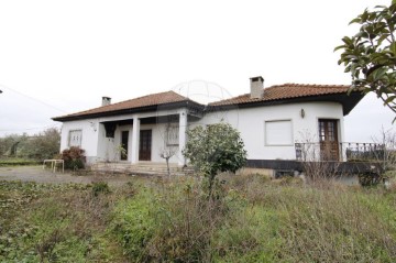 House 3 Bedrooms in Fundão, Valverde, Donas, A. Joanes, A. Nova Cabo