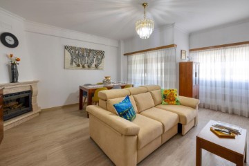 Apartment 3 Bedrooms in Sacavém e Prior Velho