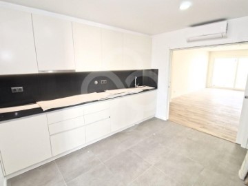 Apartment 3 Bedrooms in Almada, Cova da Piedade, Pragal e Cacilhas