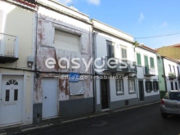 Moradia 4 Quartos em Ponta Delgada (São Sebastião)