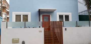House 3 Bedrooms in Carcavelos e Parede