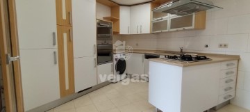 Apartamento 3 Quartos em Alverca do Ribatejo e Sobralinho