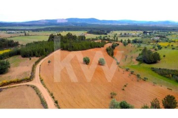 Country homes 3 Bedrooms in Vale de Prazeres e Mata da Rainha