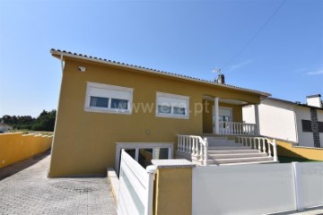 House 4 Bedrooms in Pampilhosa