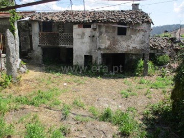 Moradia  em Moreira do Rei e Várzea Cova