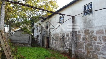 Quintas e casas rústicas em Pico de Regalados, Gondiães e Mós