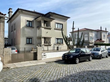 House 5 Bedrooms in Santa Maria Maior e Monserrate e Meadela