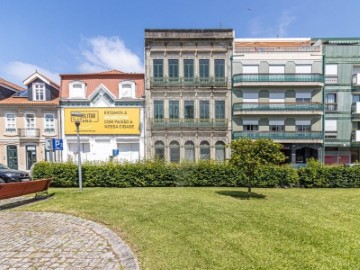 Edificio en Santa Maria Maior e Monserrate e Meadela