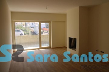 House 4 Bedrooms in Pedroso e Seixezelo