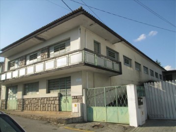 Armazém em Aguada de Cima