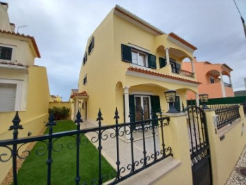 House 5 Bedrooms in Carregado e Cadafais