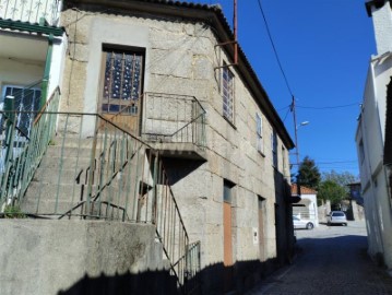 House  in Cavernães