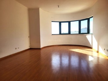 Apartamento 3 Quartos em Alenquer (Santo Estêvão e Triana)