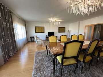 Apartment 4 Bedrooms in Parque das Nações