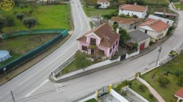 House 4 Bedrooms in Ourentã