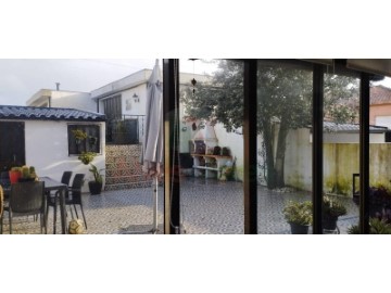 House 4 Bedrooms in Pedrouços