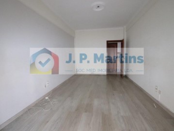 Apartamento 4 Quartos em Laranjeiro e Feijó