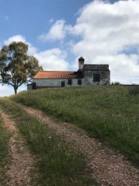 Quintas e casas rústicas em Safara e Santo Aleixo da Restauração