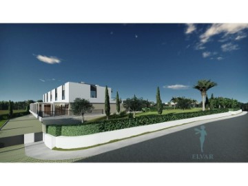 House 3 Bedrooms in Mexilhoeira Grande